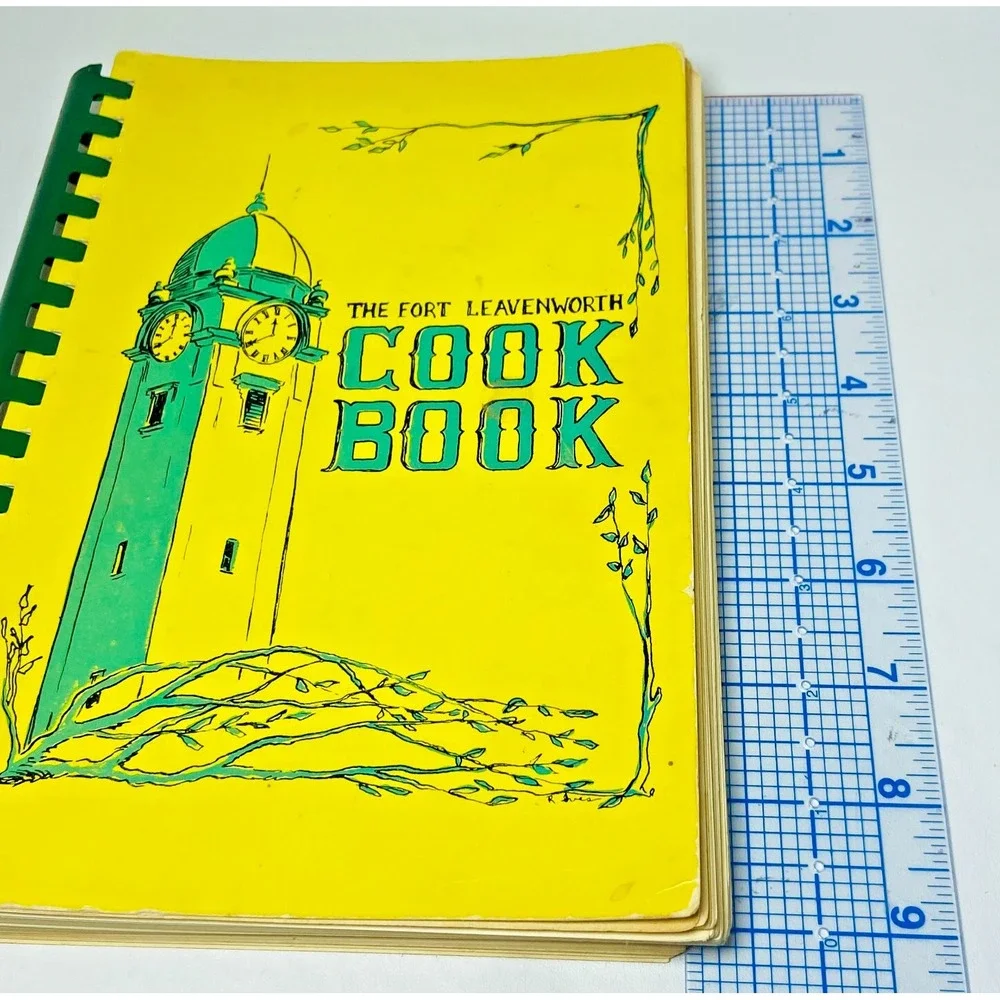 Fort Ft. Leavenworth Kansas KS Vintage 1967 Officer's Wives' Club Cookbook Cook‎